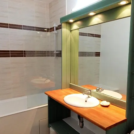 Apartment La Rochelle: Bel App. 4 Pers Avec Balcon Vue Mer, Parking, Proche - Fr-1-551-50 La Rochelle (Charente-Maritime)